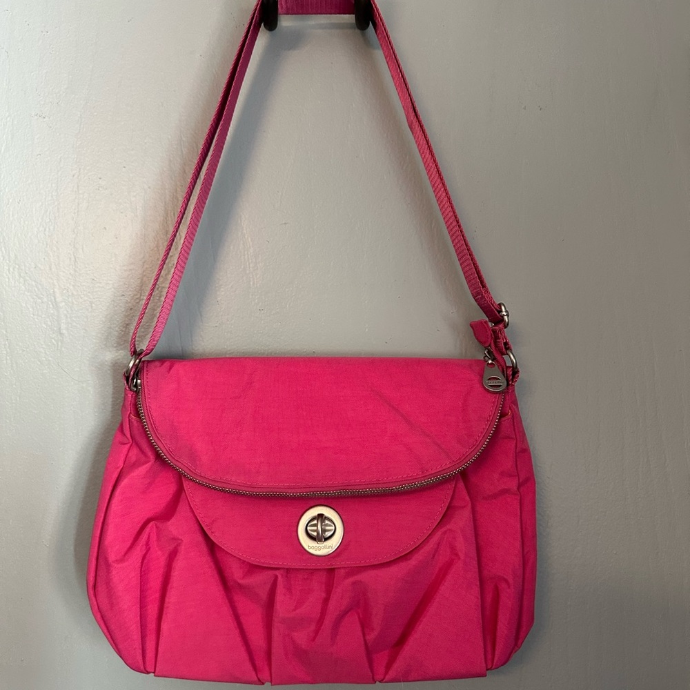 Baggallini crossbody bag, pink, 14”Wx9.5”Hx3.5”D, EUC